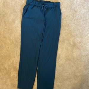 Women’s lululemon on the fly pants